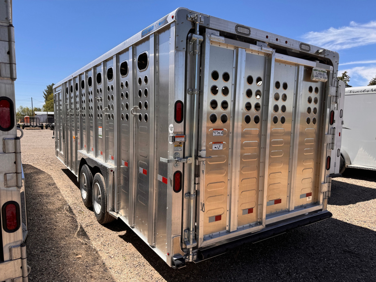 Merritt Trailers 2026 2026 96"X24' Stock Trailer | Tandem Axle Axle 17K | Aluminum, 52" Escape Door, Flat Floor, 2 Center Gates, Tie Loops In/Out, 17.5 Tires, Spare, 8K Axles17K