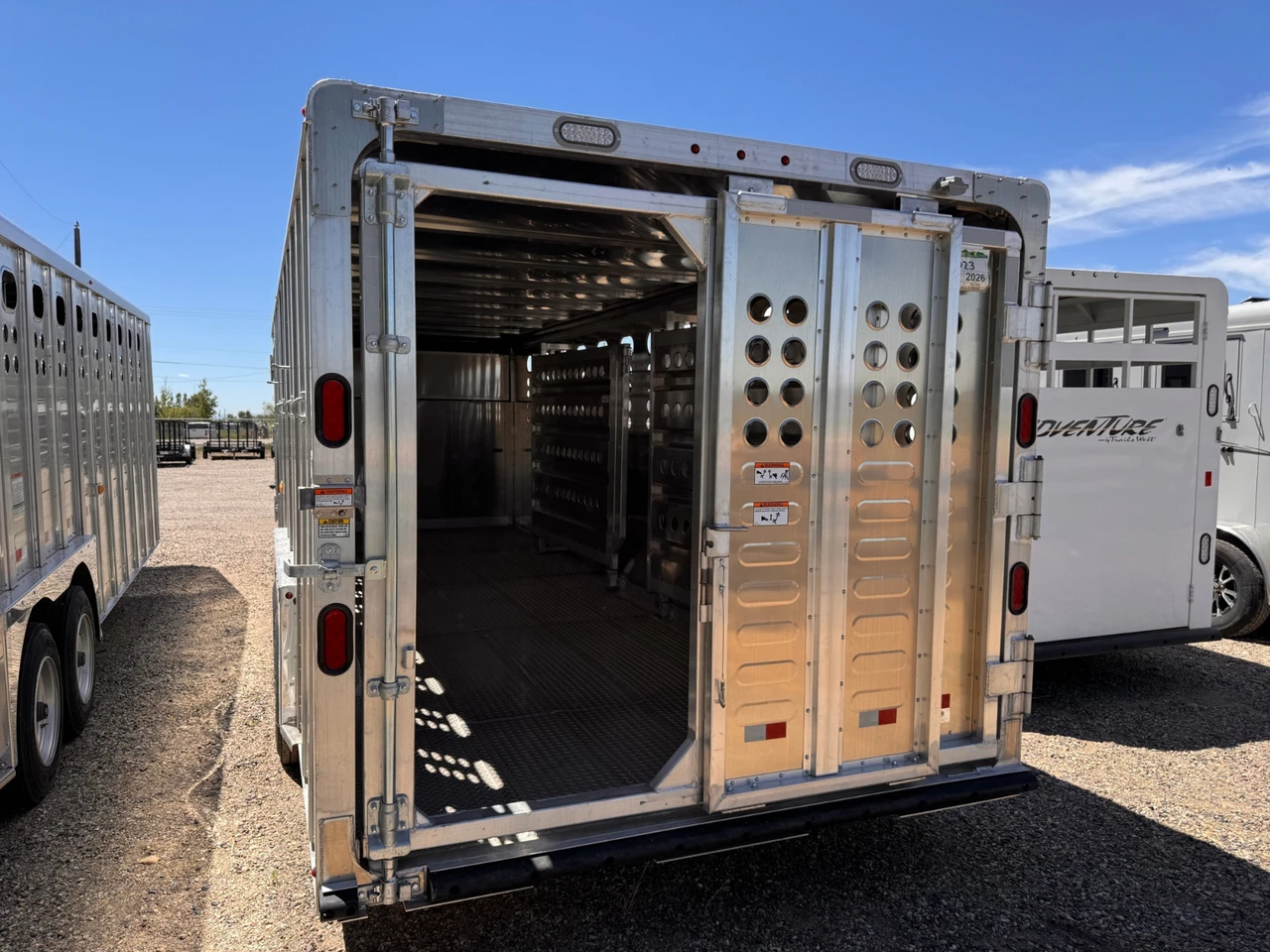 Merritt Trailers 2026 2026 96"X24' Stock Trailer | Tandem Axle Axle 17K | Aluminum, 52" Escape Door, Flat Floor, 2 Center Gates, Tie Loops In/Out, 17.5 Tires, Spare, 8K Axles17K