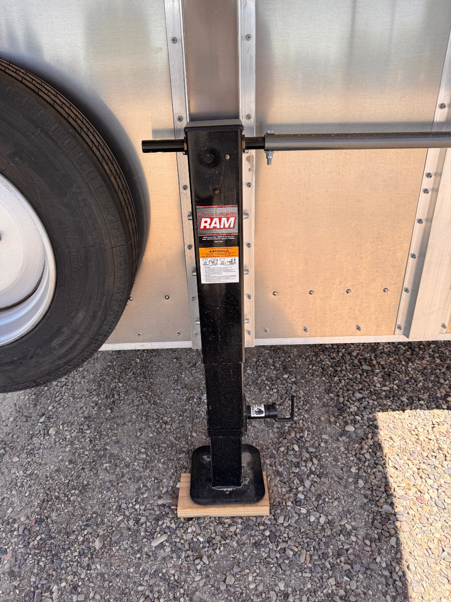 Merritt Trailers 2026 2026 96"X24' Stock Trailer | Tandem Axle Axle 17K | Aluminum, 52" Escape Door, Flat Floor, 2 Center Gates, Tie Loops In/Out, 17.5 Tires, Spare, 8K Axles17K