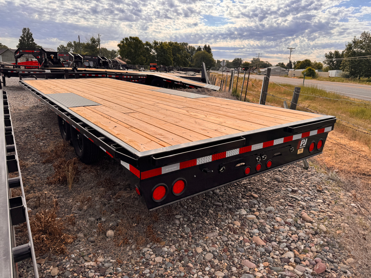 P.J. Trailers 2027 2027 288" Deckover Flatbed | Tandem Axle Axle 14K | Straight Deck, 14K