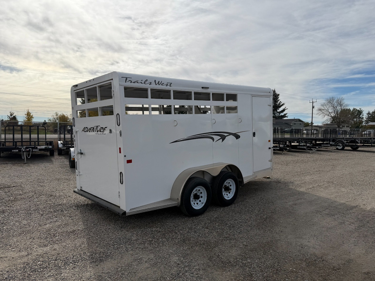 Trails West Trailers 2023 2023 Horse Trailer | Tandem Axle Axle | 3H Adventure Ii, Highside Convenience Pkg