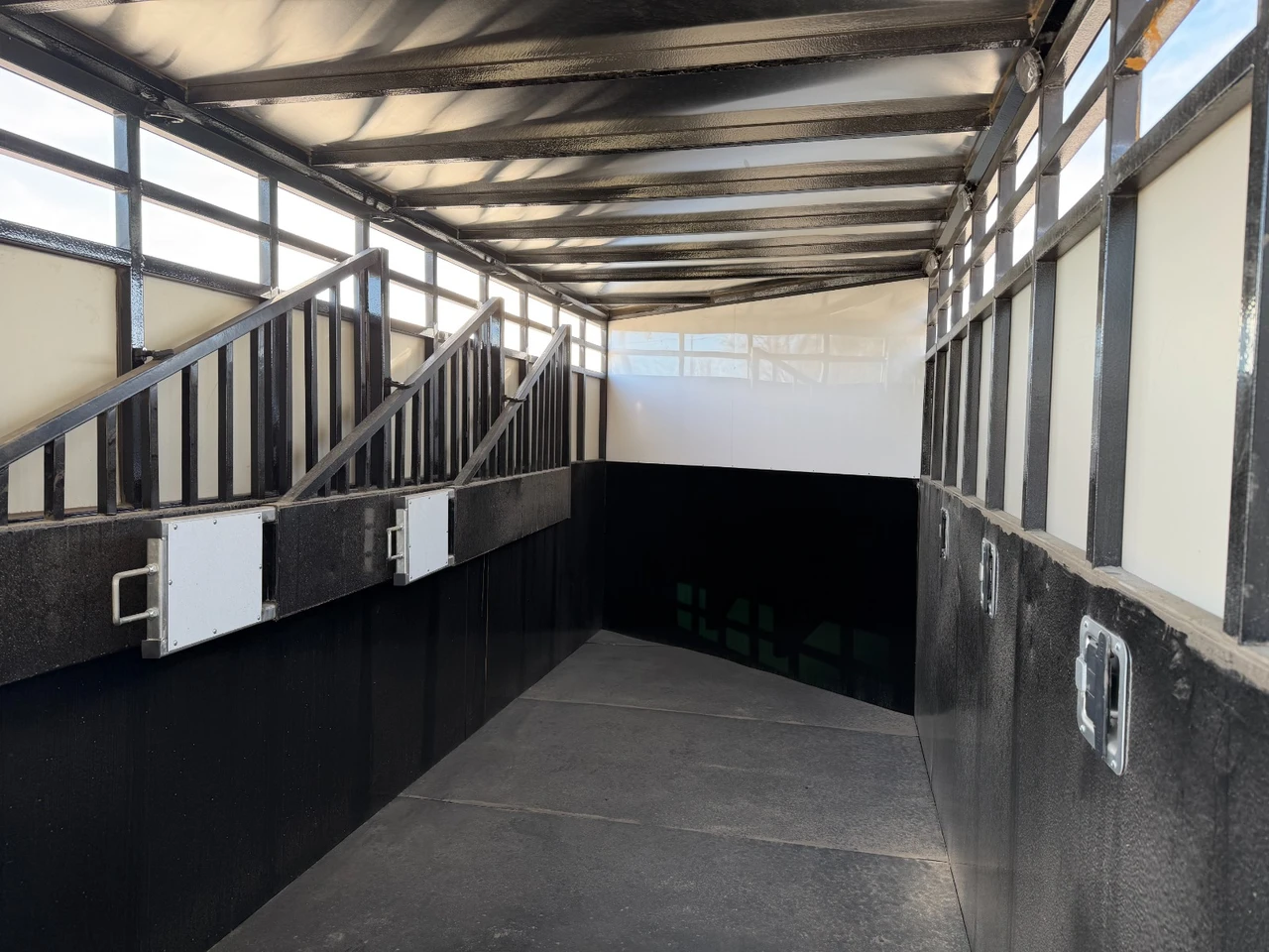Triple C Trailers 2025 2025 Horse Trailer | Tandem Axle Axle | 4 Horse Sawtooth Plus, Water Tank, Spare, Swingout Saddle, Door Organizer, Load Lights