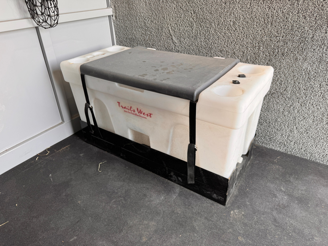 Trails West Trailers 2024 HOTSHOT 360" Stock Combo Trailer | Tandem Axle Axle 20K, Torsion Axles, Passenger Size Escape Door, Single Rear Swing Gate Slide, Two Gates, Rubber Floors, Tack Room, Swing Out Saddle Rack