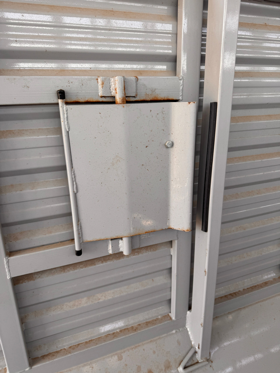 Trails West Trailers 2024 HOTSHOT 360" Stock Combo Trailer | Tandem Axle Axle 20K, Torsion Axles, Passenger Size Escape Door, Single Rear Swing Gate Slide, Two Gates, Rubber Floors, Tack Room, Swing Out Saddle Rack