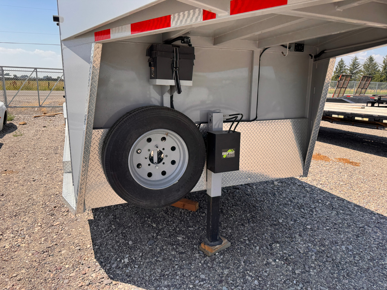 Trails West Trailers 2024 HOTSHOT 360" Stock Combo Trailer | Tandem Axle Axle 20K, Torsion Axles, Passenger Size Escape Door, Single Rear Swing Gate Slide, Two Gates, Rubber Floors, Tack Room, Swing Out Saddle Rack