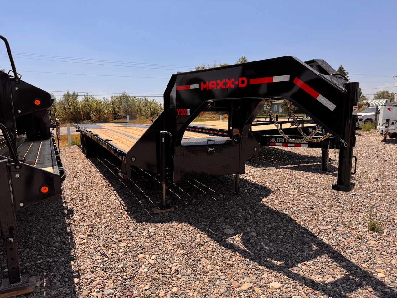 Maxx-D Trailers 2027 YDX 102"X34' Deckover Flatbed Trailer | Tandem Axle Axle 25.99K, Engineered I-Beam, 12' Hydraulic Dovetail, Hydraulic Jacks, HDSS Supsension, Winch, Solar