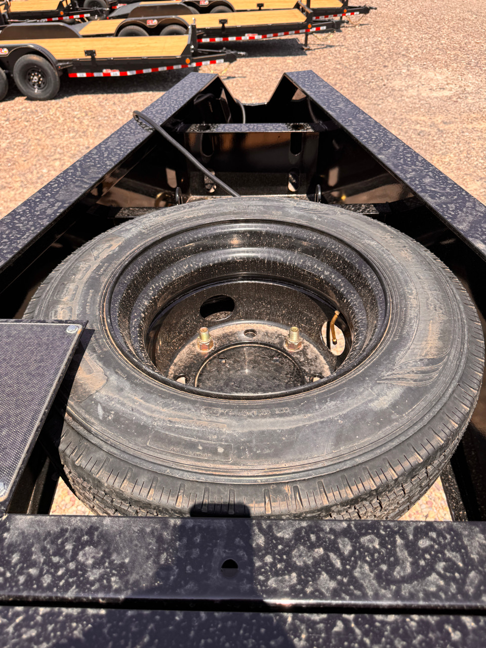 Maxx-D Trailers 2027 YDX 102"X34' Deckover Flatbed Trailer | Tandem Axle Axle 25.99K, Engineered I-Beam, 12' Hydraulic Dovetail, Hydraulic Jacks, HDSS Supsension, Winch, Solar