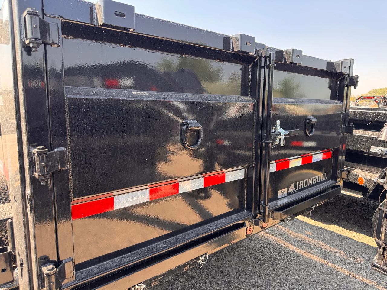 Iron Bull Trailers 2027 DTG 83"X16' Scissor Dump Trailer | Tandem Axle Axle 14.999K, 36" Sides, 7 Ga Floor, Aluminum Ramps, Tarp Kit, Spare Mount, 2 Way Spreader Gate, Solar Charging