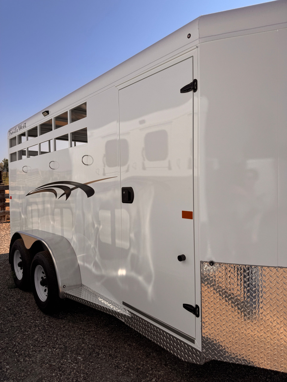 Trails West Trailers 2027 ADVENTURE II Horse Trailer | Tandem Axle Axle 9.98K, 3-Horse, Tack Room, Convieince Package, Swing Out Saddle Rack, Rubber Floors