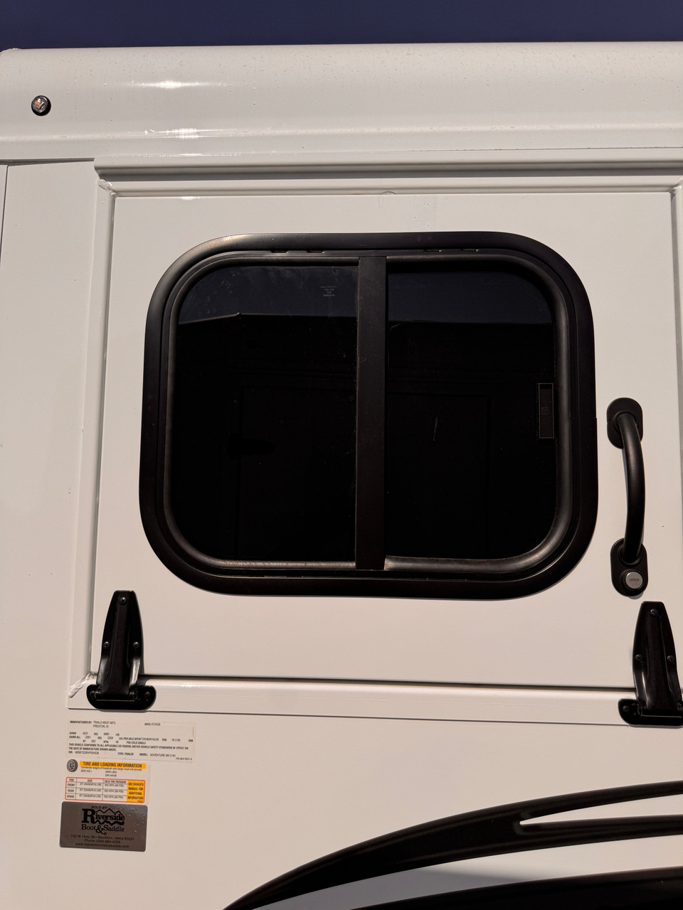 Trails West Trailers 2027 ADVENTURE II MX Horse Trailer | Tandem Axle Axle 9.98K, 4-Horse, Tack Room, Convieince Package, Rear Windows, Swing Out Saddle Rack, Rubber Floors