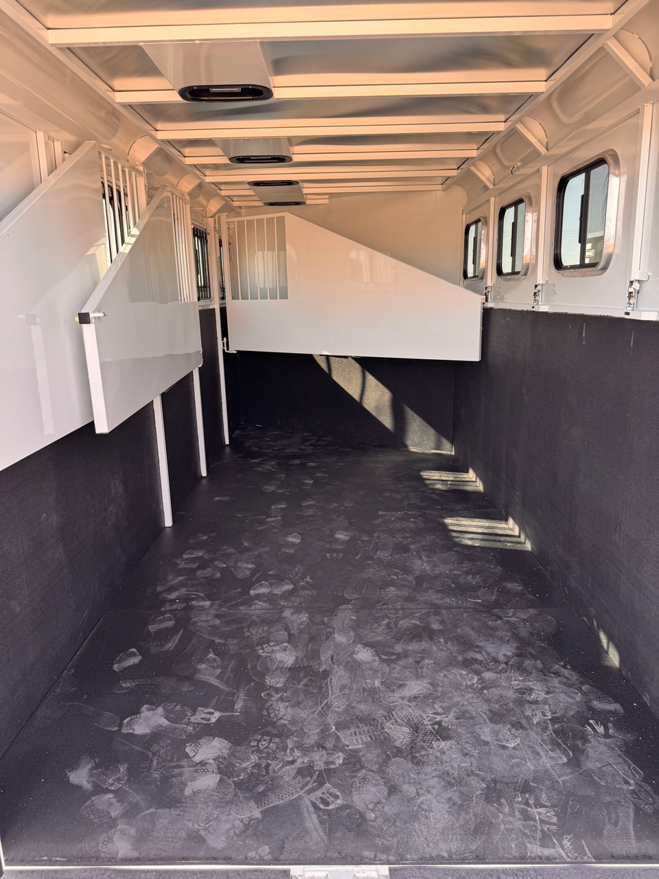 Trails West Trailers 2027 ADVENTURE II MX Horse Trailer | Tandem Axle Axle 9.98K, 4-Horse, Tack Room, Convieince Package, Rear Windows, Swing Out Saddle Rack, Rubber Floors