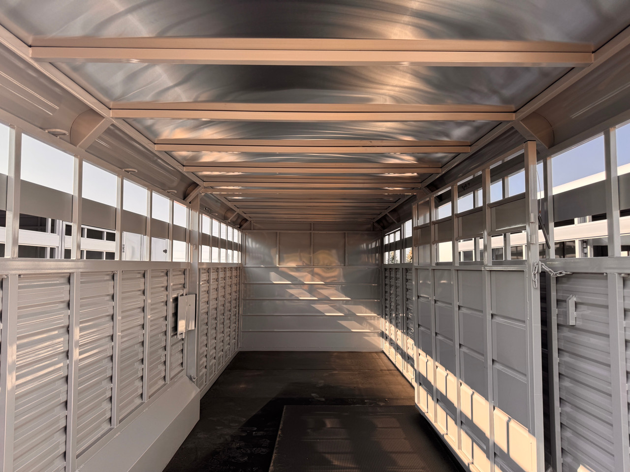 Trails West Trailers 2027 HOTSHOT Stock Combo Trialer | Tandem Axle Axle 18.667K, Rubber Floor, Side Escape Door, Single Divider Gate, Swing Slide Combo Gate, Tack Room, Swing Out Saddle Racks, Water Tank