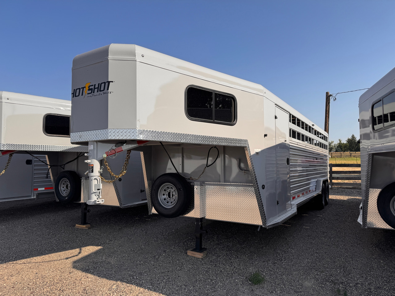 Trails West Trailers 2027 HOTSHOT Stock Combo Trialer | Tandem Axle Axle 18.667K, Rubber Floor, Side Escape Door, Single Divider Gate, Swing Slide Combo Gate, Tack Room, Swing Out Saddle Racks, Water Tank