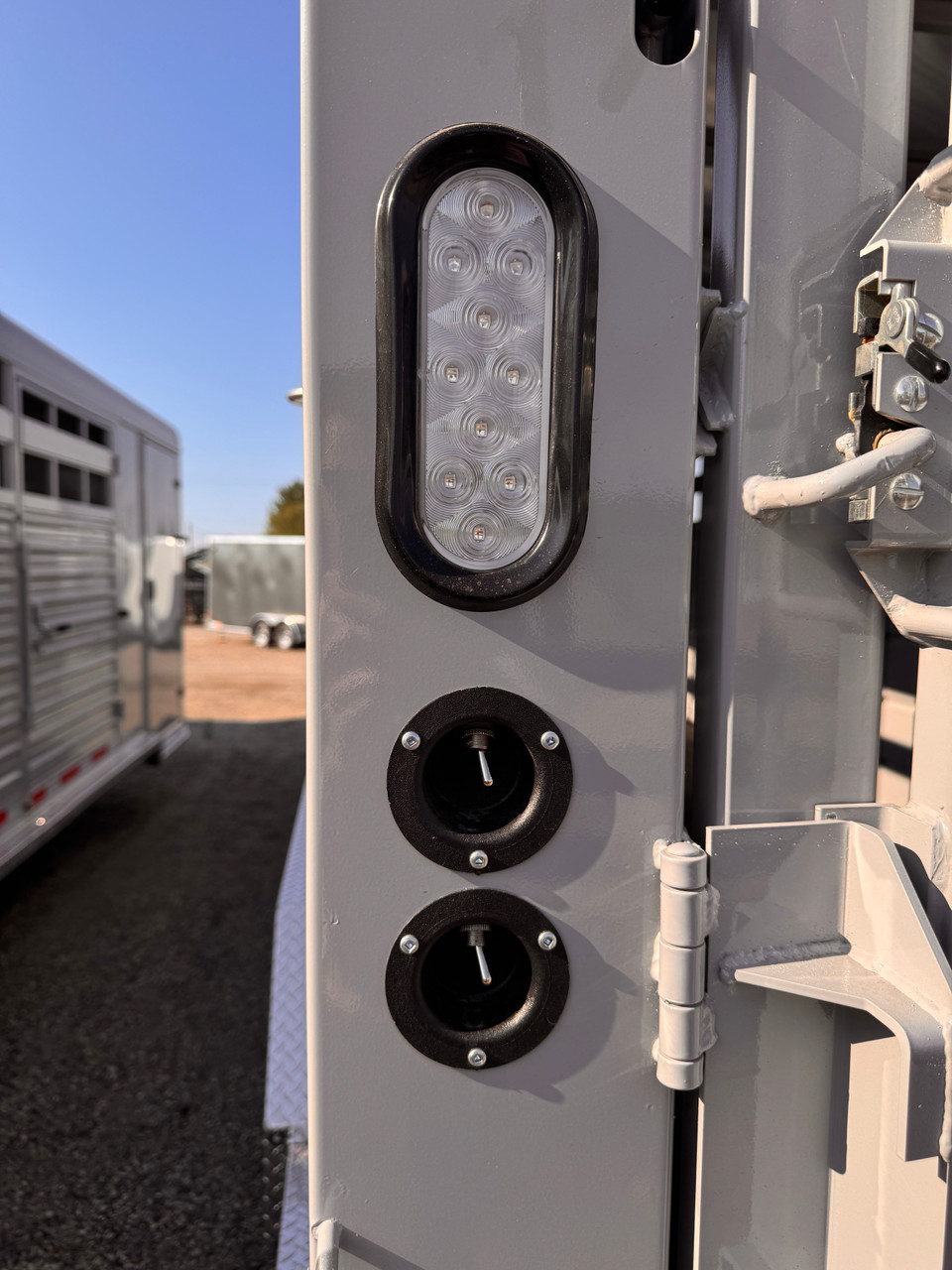 Trails West Trailers 2027 HOTSHOT Stock Combo Trialer | Tandem Axle Axle 18.667K, Rubber Floor, Side Escape Door, Single Divider Gate, Swing Slide Combo Gate, Tack Room, Swing Out Saddle Racks, Water Tank