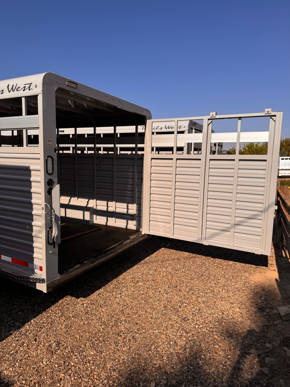 Trails West Trailers 2027 HOTSHOT Stock Combo Trialer | Tandem Axle Axle 18.667K, Rubber Floor, Side Escape Door, Single Divider Gate, Swing Slide Combo Gate, Tack Room, Swing Out Saddle Racks, Water Tank