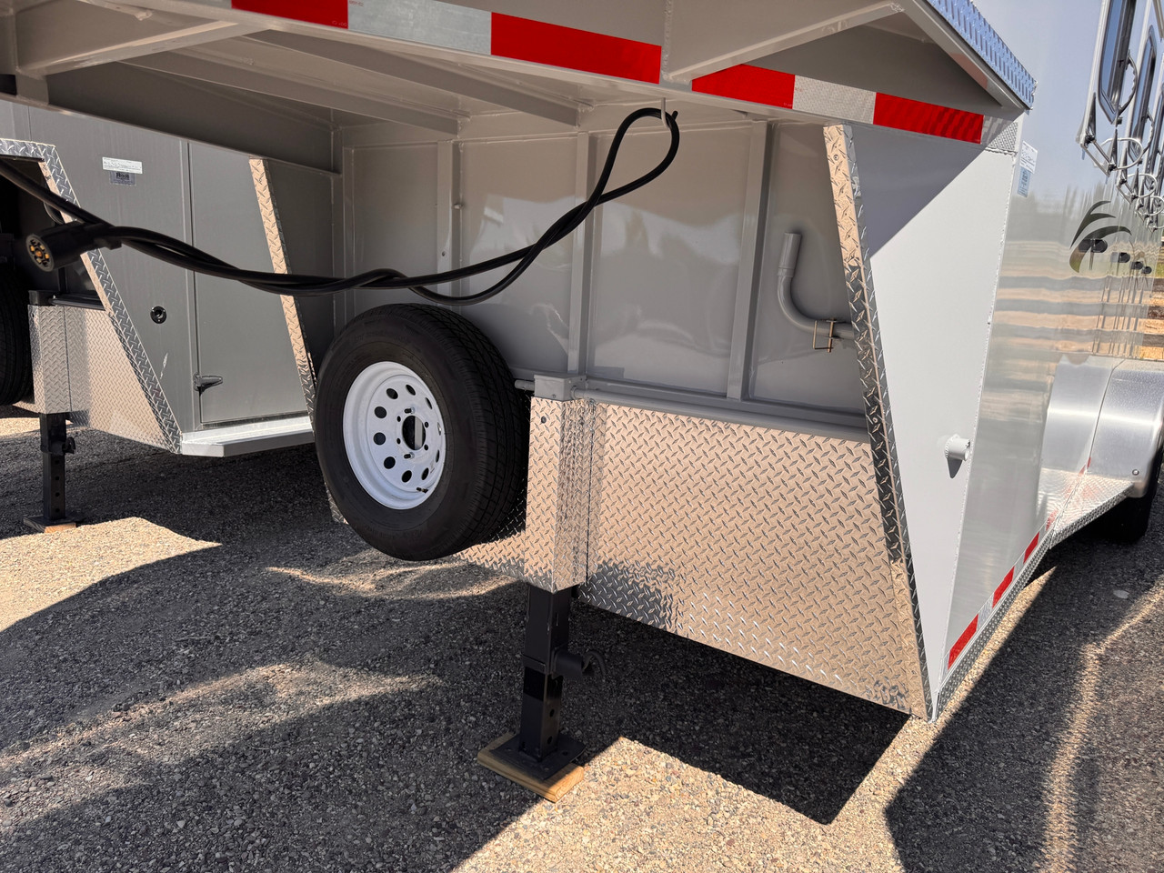 Trails West Trailers 2027 ADVENTURE MX Horse Trailer | Tandem Axle Axle 13.867K, 4-Horse, Convience Package, Titanium Package, Swing Out Saddle Rack, Water Tank, Aluminum Wheels, Rear Barn Doors
