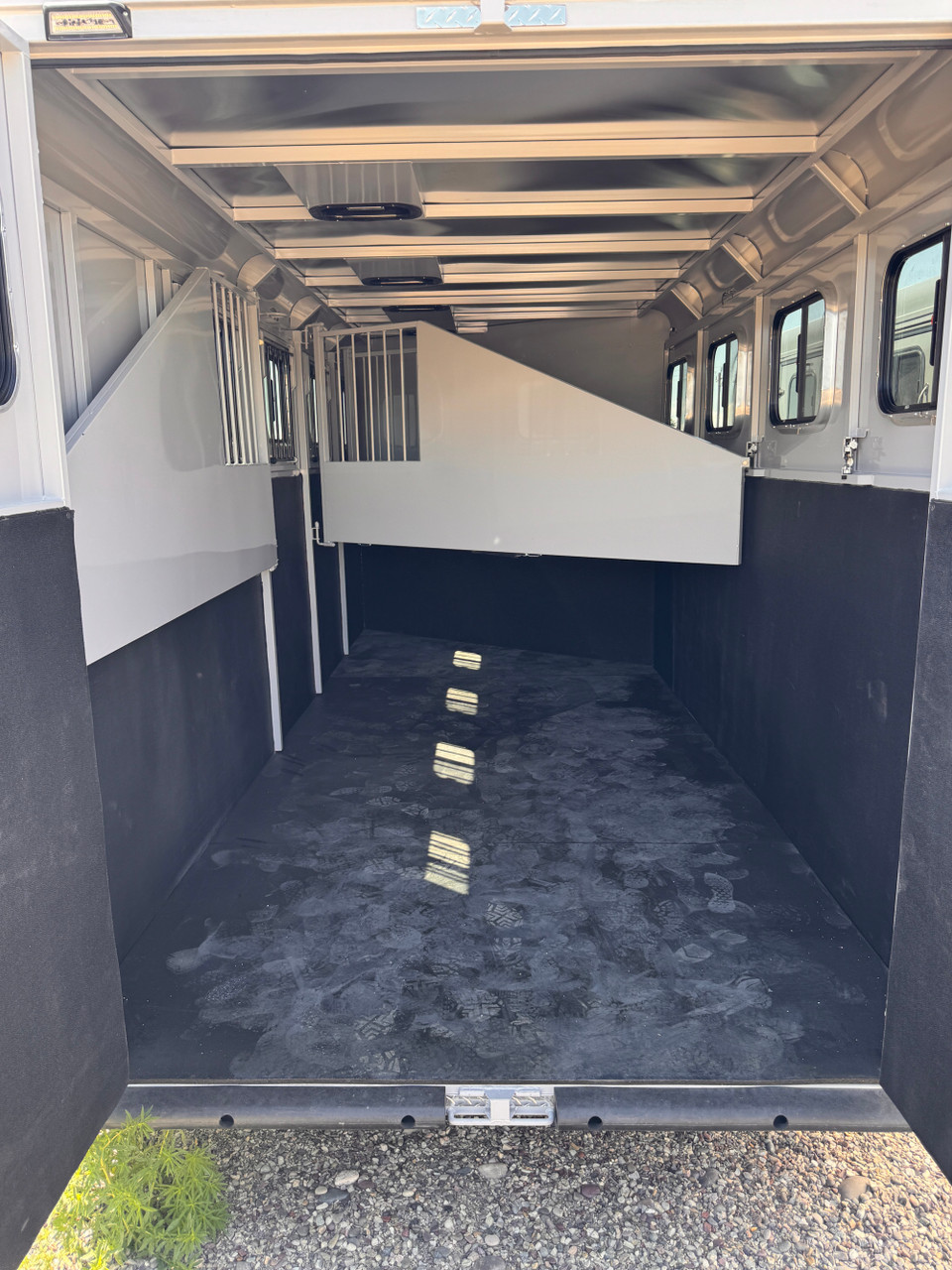 Trails West Trailers 2027 ADVENTURE MX Horse Trailer | Tandem Axle Axle 13.867K, 4-Horse, Convience Package, Titanium Package, Swing Out Saddle Rack, Water Tank, Aluminum Wheels, Rear Barn Doors