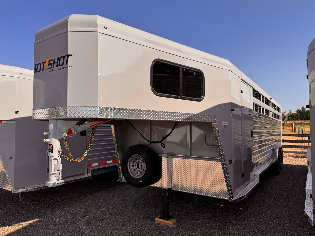 Trails West Trailers 2027 HOTSHOT 90"X25' Stock Combo Trialer | Tandem Axle Axle 18.667K, Single Gate, Rubber Floors, Swing Rear Gate, Escape Doors, Tack Room, Convenience Package, Swing Out Saddle Racks