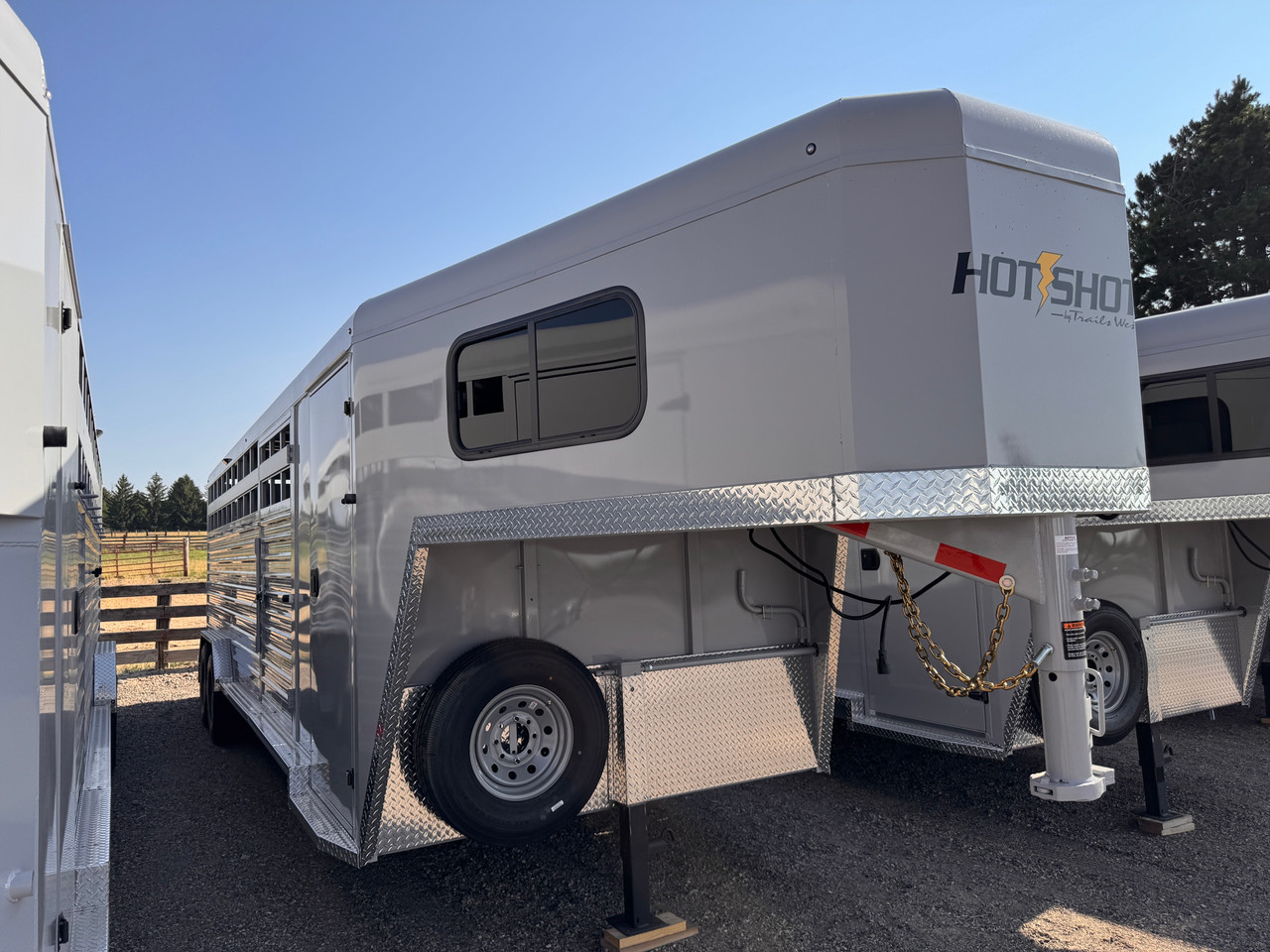 Trails West Trailers 2027 HOTSHOT 90"X25' Stock Combo Trialer | Tandem Axle Axle 18.667K, Single Gate, Rubber Floors, Swing Rear Gate, Escape Doors, Tack Room, Convenience Package, Swing Out Saddle Racks