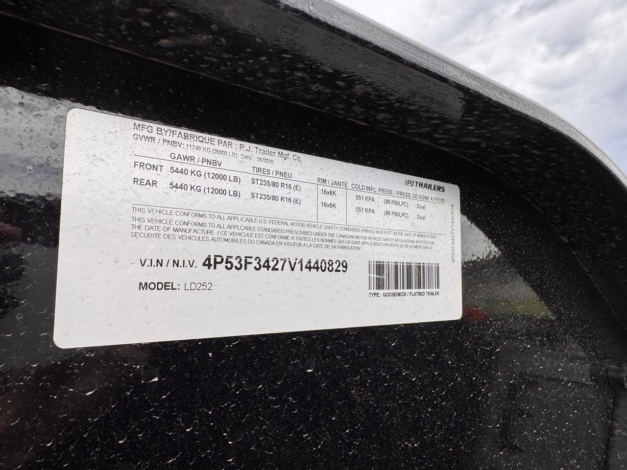 P.J. Trailers 2027 LD 25' Deckover Flatbed Trailer | Tandem Axle, DUAL, MONSTER RAMPS, WINCH PLATE, 25K