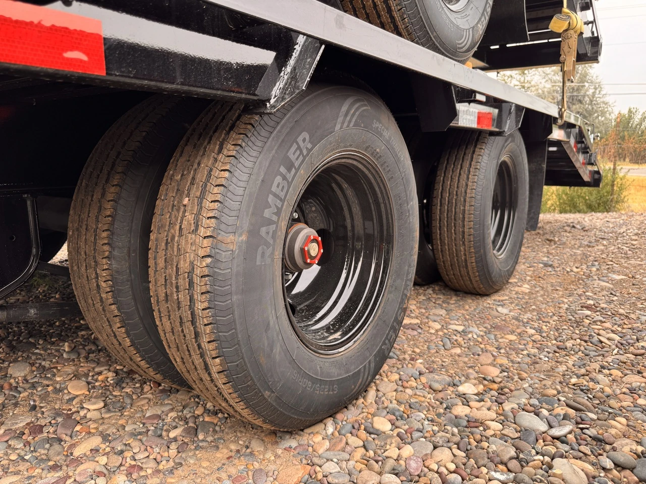 P.J. Trailers 2027 LD 32' Deckover Flatbed Trailer | Tandem Axle, DUAL, MONSTER RAMPS, WINCH PLATE, 25K