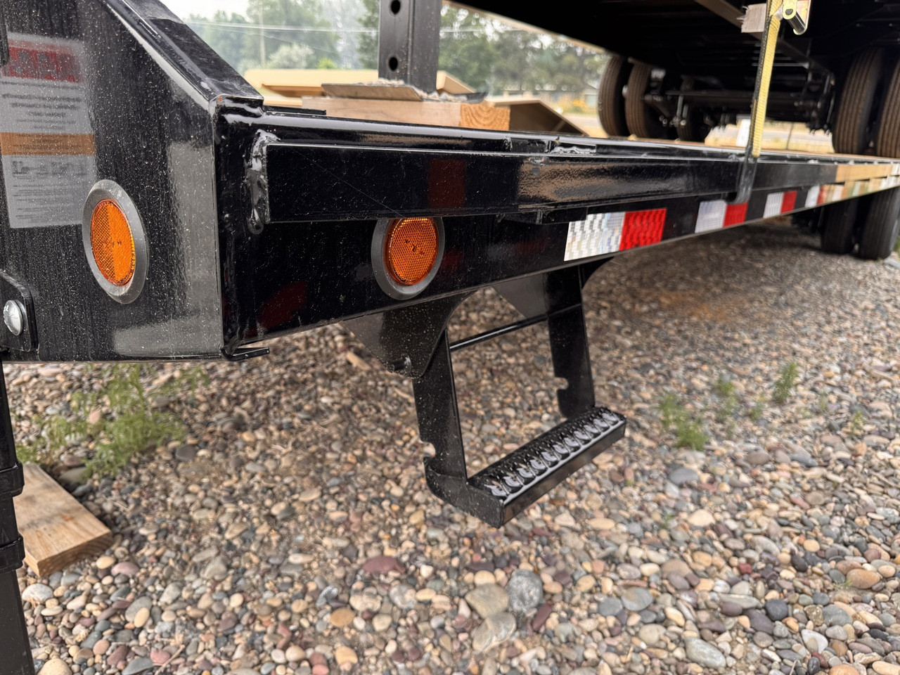 P.J. Trailers 2027 LD 34' Deckover Flatbed Trailer | Tandem Axle, DUAL, MONSTER RAMPS, WINCH PLATE, 25K