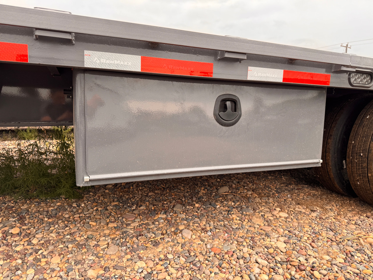 Raw Maxx Trailers 2026 HTX 102"X34' Deckover Flatbed Trailer | Tandem Axle, 11' HYD DOVETAIL, TOOL BOX, WINCH PLATE, CHAIN RACK, REFLECTIVE TAPE, SOLAR PANEL, 30K