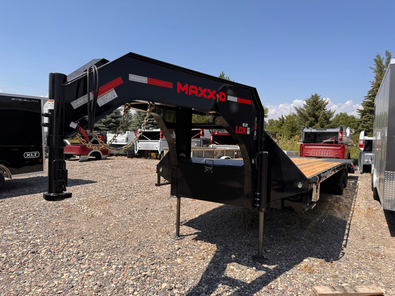 Maxx-D Trailers 2027 LDX 102"X30' Deckover Flatbed Trailer | Tandem Axle 25.9K, ENGINEERED BEAM, WINCH MOUNT, MAXXD-OUT RAMPS, HDSS SUSPENSION