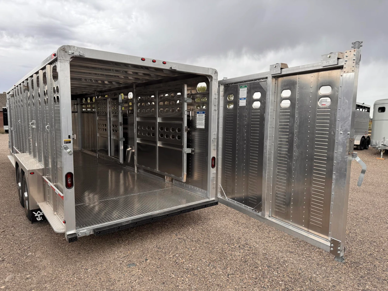 Wilson Trailers 2027 Punchside 84"X24' Stock Trailer | Alluminum, PSGN-5724, 16KGVWR, 7K AXLES, TIE RAIL INSIDE, 8 TIE LOOPS OUTSIDE, RUNNING BOARDS,