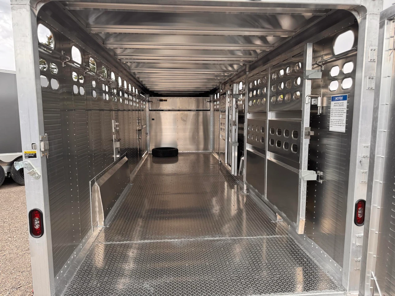 Wilson Trailers 2027 Punchside 84"X24' Stock Trailer | Alluminum, PSGN-5724, 16KGVWR, 7K AXLES, TIE RAIL INSIDE, 8 TIE LOOPS OUTSIDE, RUNNING BOARDS,