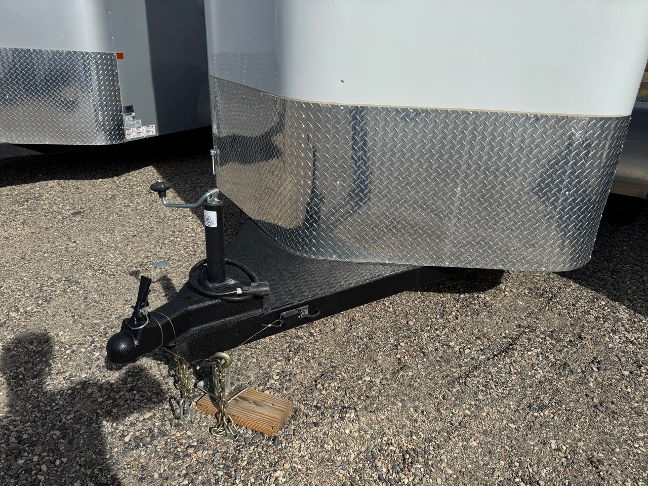 Triple C Trailers 2023 Teton Horse Trailer | 2H, SWING-OUT SADDLE RACK, DOOR ORGANIZER, EXT LOAD LIGHTS, WINDOWS, SPARE (charmac logo)
