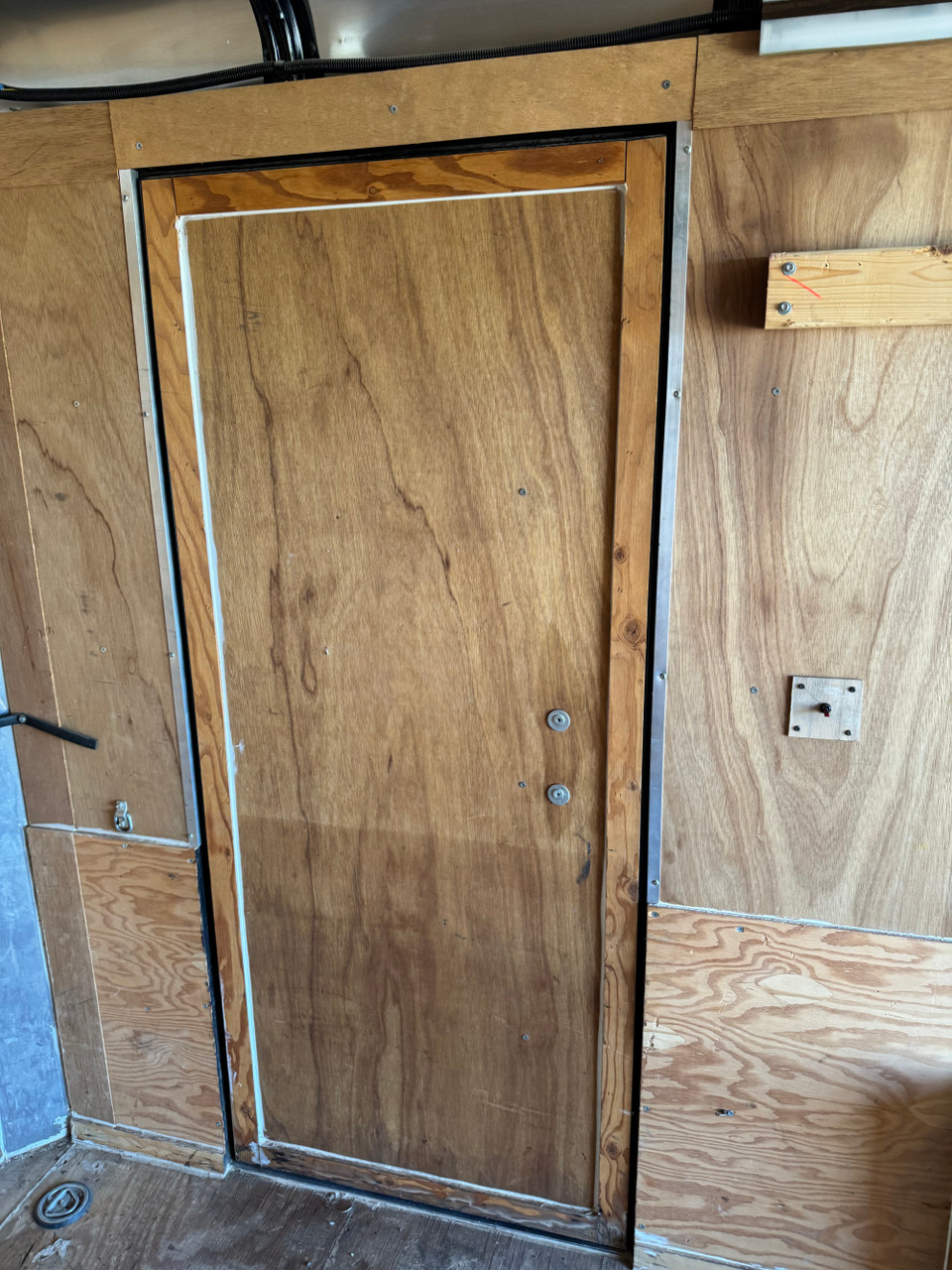 Interstate 2005 84"X14' Cargo Trailer | BARN DOORS