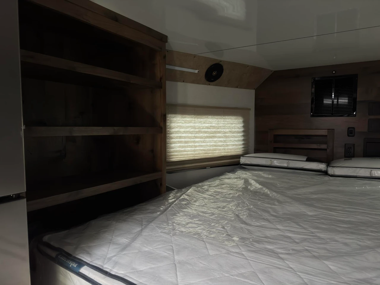 Trails West Trailers 2027 RPM Freeride 24' Powersport Trailer | Tandem Axle, AC, AUX PROPANE, BOOT DRYER, CAR TIE DOWNS, DAY-NIGHT SHADES, 3 EXTRA INT LIGHTS, QUAD 6 VOLT BATTERY, FLOOR INSULATED, FUEL CELL (30 GALLON), GLASS SHOWER DOOR, INVERTER 20