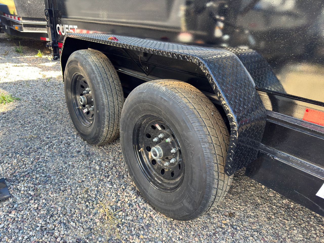 P.J. Trailers 2027 D7 83"X14' Scissor Dump Trailer | Tandem Axle 14K, 6" Channel, 24" Sides, Spreader Gate, Scissor Lift, Tarp Kit, Slide In Ramps
