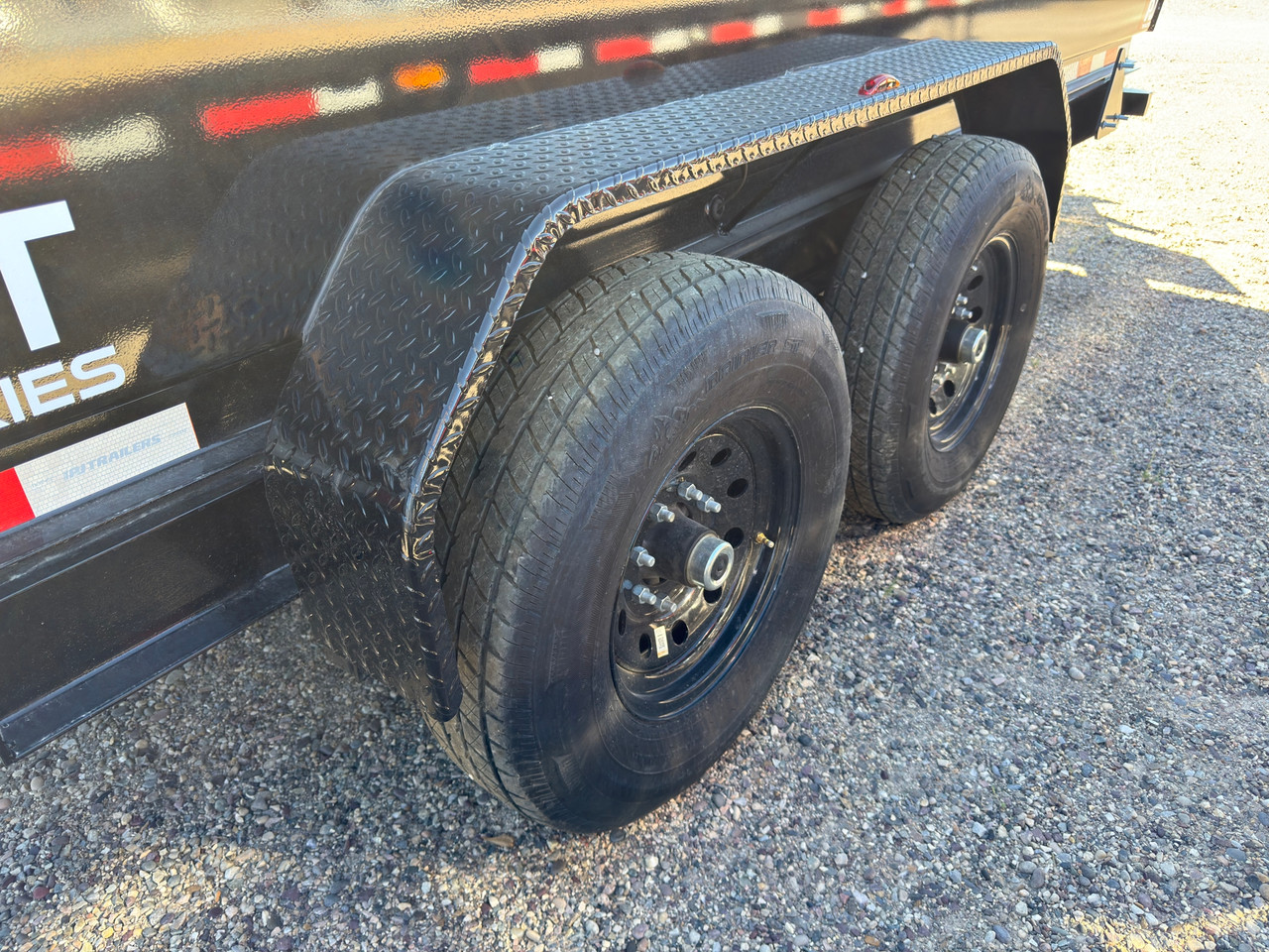 P.J. Trailers 2027 D7 83"X14' Scissor Dump Trailer | Tandem Axle 14K, 6" Channel, 24" Sides, Spreader Gate, Scissor Lift, Tarp Kit, Slide In Ramps