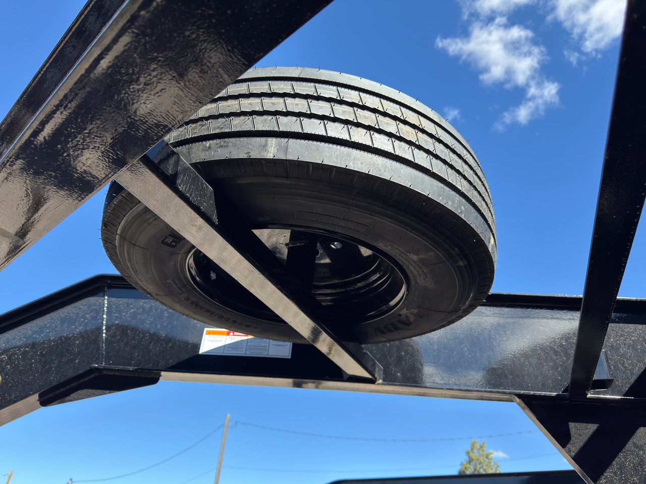 P.J. Trailers 2027 DE 83"X16' Low Profile Dump Trailer | Tandem Axle 20K, 10K MANUAL JACKS, Scissor Lift, 7ga Floor, Tarp Kit, Slide In Ramps, Torsion Axles