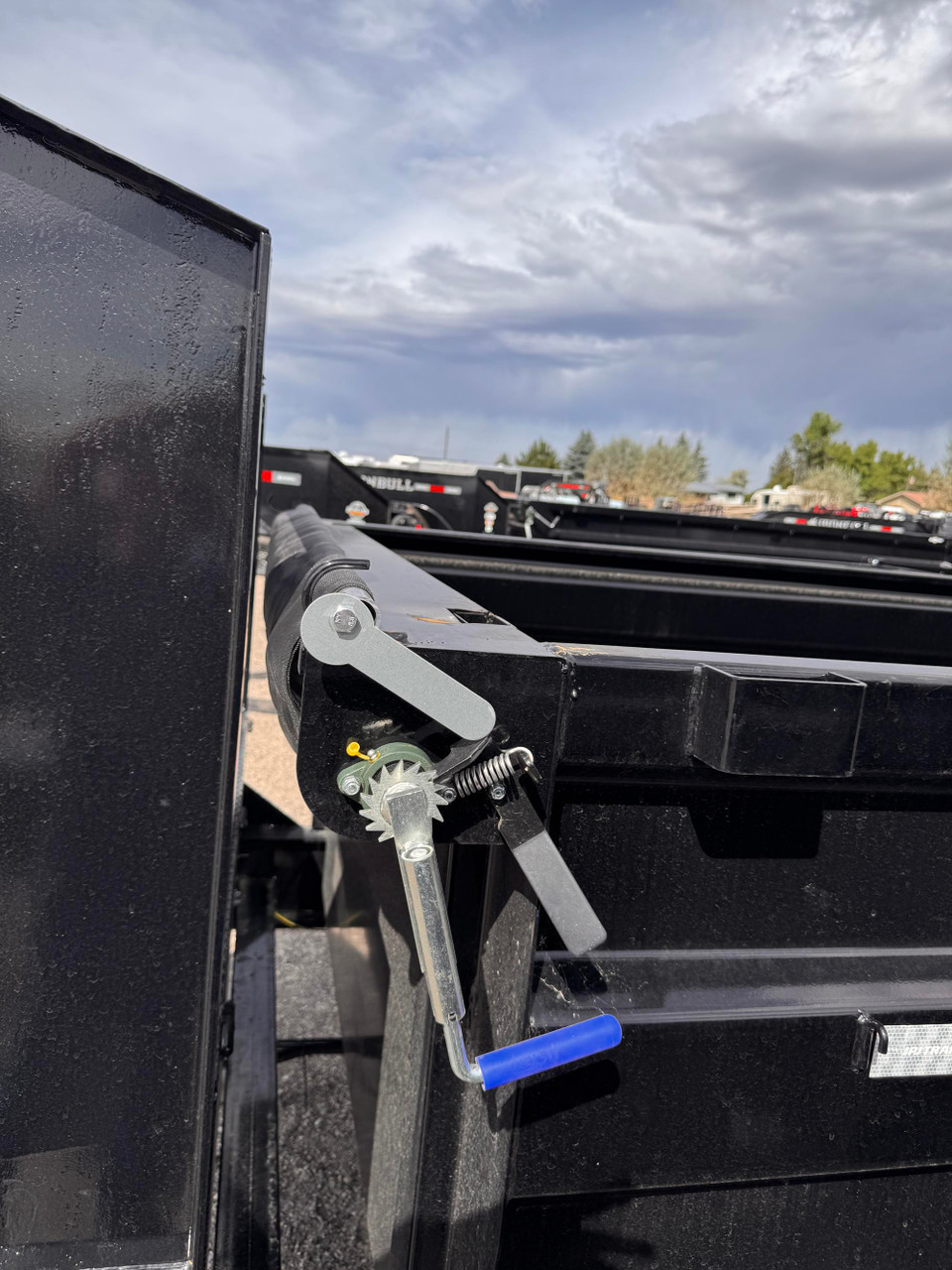 P.J. Trailers 2027 DE 83"X16' Scissor Dump Trailer | Tandem Axle 20K, Scissor Lift, Hydraulic Jacks, 7ga Floor, Tarp Kit, Slide In Ramps, Torsion Axles