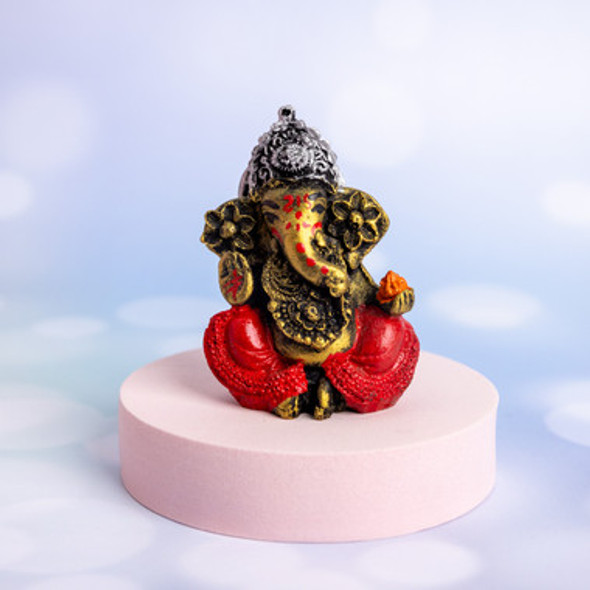 Ganpati Idol with Laxmi Diya & Besan laddoo