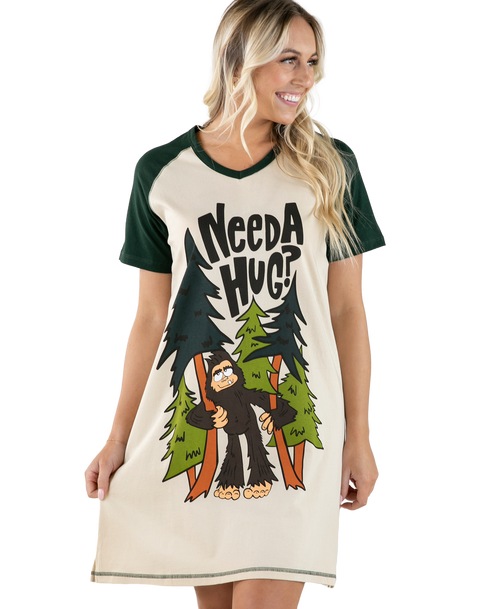  Need a Hug Bigfoot Women's V-Neck Nightshirt 