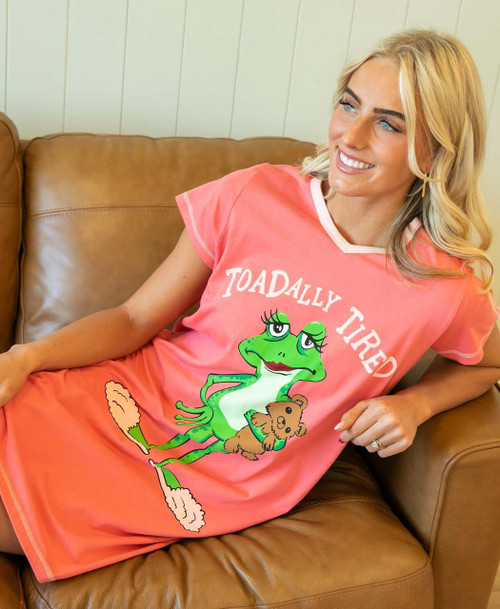  Toadally Tired Women's Frog V-neck Nightshirt 