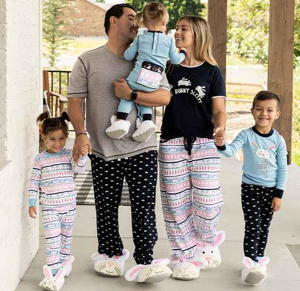 Cozy Family Matching Pajamas With Cartoon Bear Design And Zipper Hood For  Women And Men YQ230928 From Sts_013, $36.38