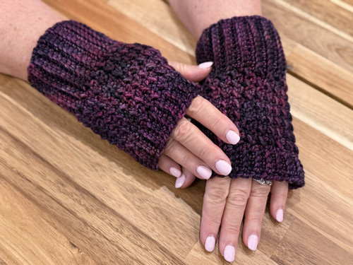 Fingerless Mitts Sip & Crochet – Fri 11/27 from 11-2pm