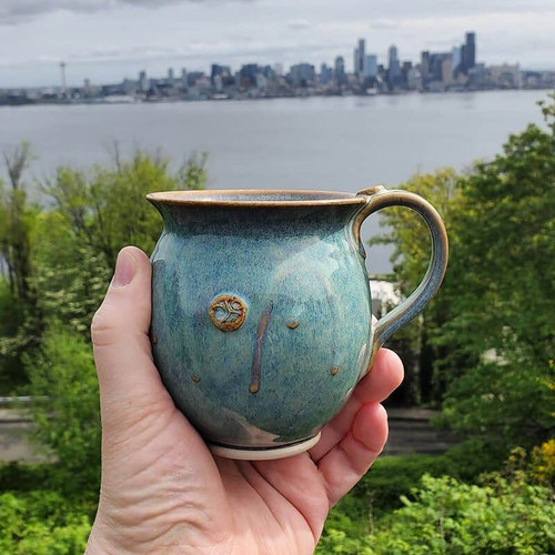 https://cdn11.bigcommerce.com/s-w8m0rmj4sq/images/stencil/500x659/products/1370/8840/CAP-0001-Hand-Thrown-Herritage-Irish-Pottery-Mug-ShamrockGift__15737.1681824689.jpg?c=1