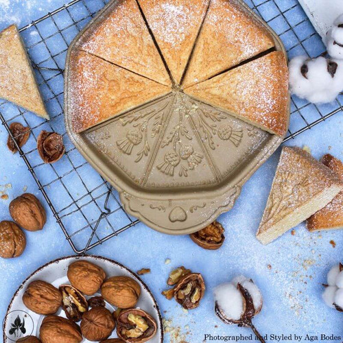 Scottish Thistle Shortbread Cooking Pan lifestyle Shamrock Gift