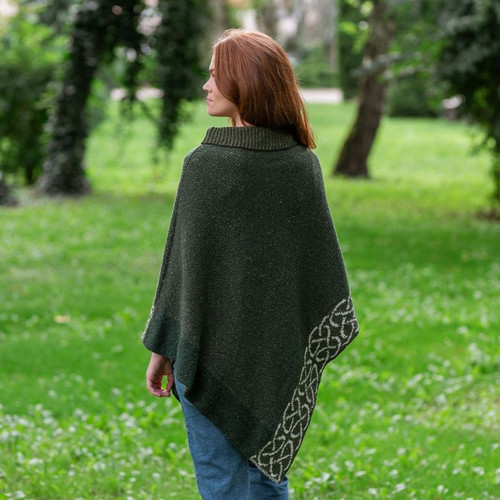 GS-BBK-C_MLLCP_CLVR_OS Celtic Heavyweight Clover Cape Rear View ShamrockGift.com