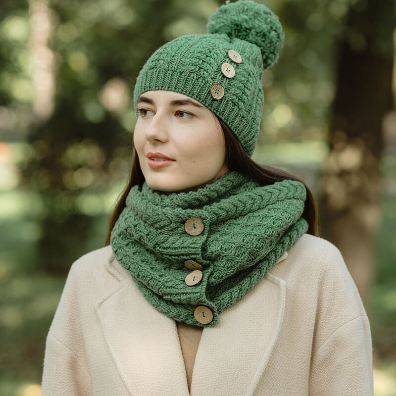 https://cdn11.bigcommerce.com/s-w8m0rmj4sq/images/stencil/original/products/1491/8339/ML302-105-Aran-Infinity-Scarf-with-Buttons-3-ShamrockGIft__33580.1709900983.jpg