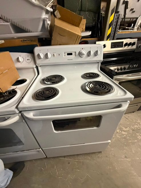 Used 30 Inch Freestanding Electric Range with 5.0 cu. ft. Capacity