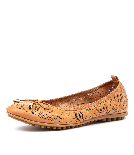 CAHLO TAN BALLET FLATS