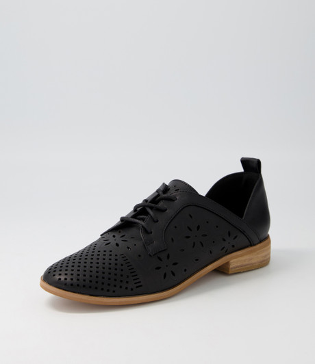 Qinker Black Flat Shoes