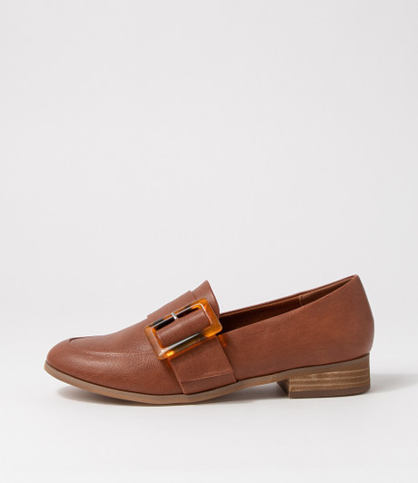 Qeebq Tan Flat Shoes